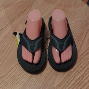 Quiksilver Black and Dark Gray Sandals